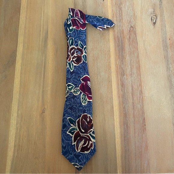 Men's Blue Floral Patterned X'Andrini Silk Italian Tie - Picture 3 of 10